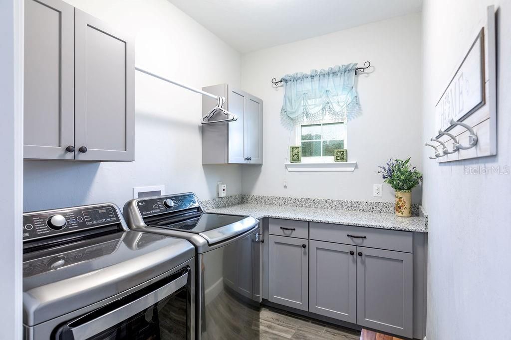En Venta: $699,900 (3 camas, 2 baños, 2034 Pies cuadrados)