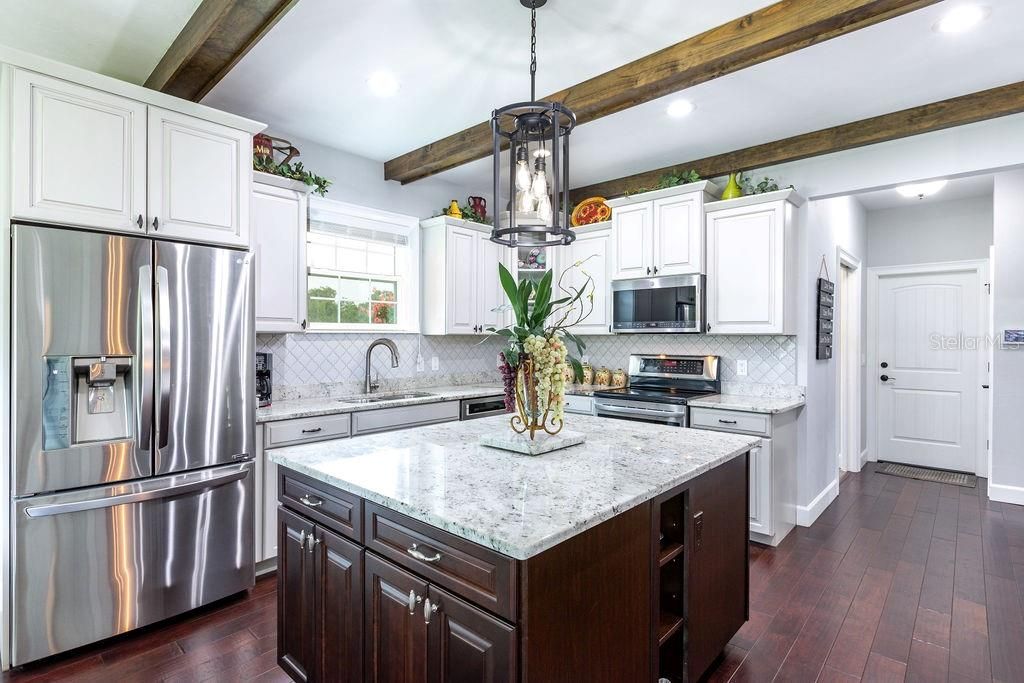 En Venta: $699,900 (3 camas, 2 baños, 2034 Pies cuadrados)