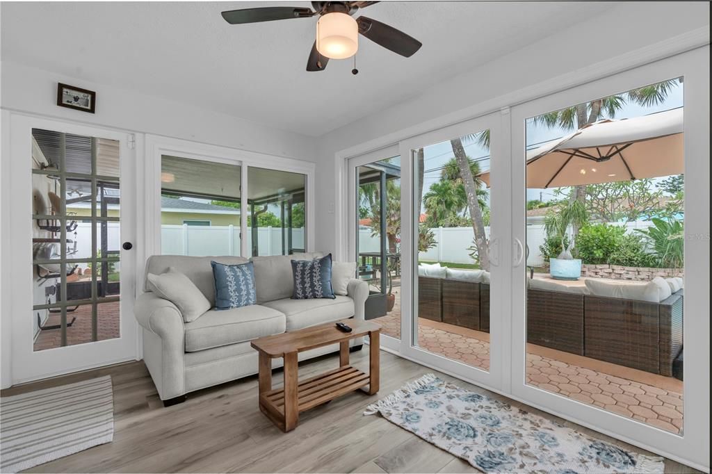 For Sale: $625,000 (2 beds, 2 baths, 1129 Square Feet)