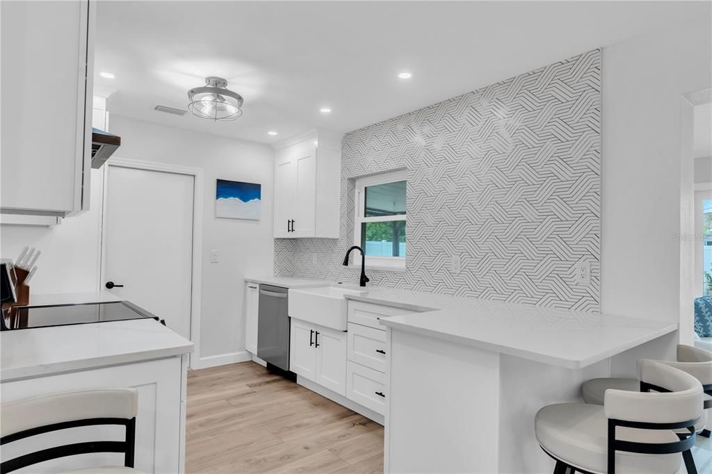 For Sale: $625,000 (2 beds, 2 baths, 1129 Square Feet)