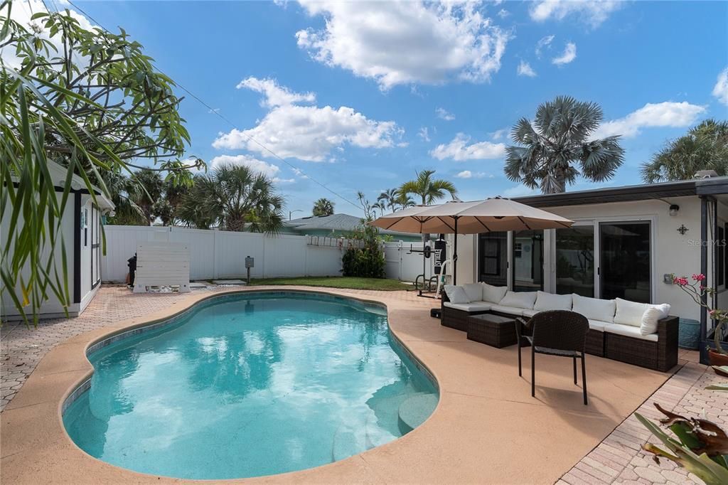For Sale: $625,000 (2 beds, 2 baths, 1129 Square Feet)