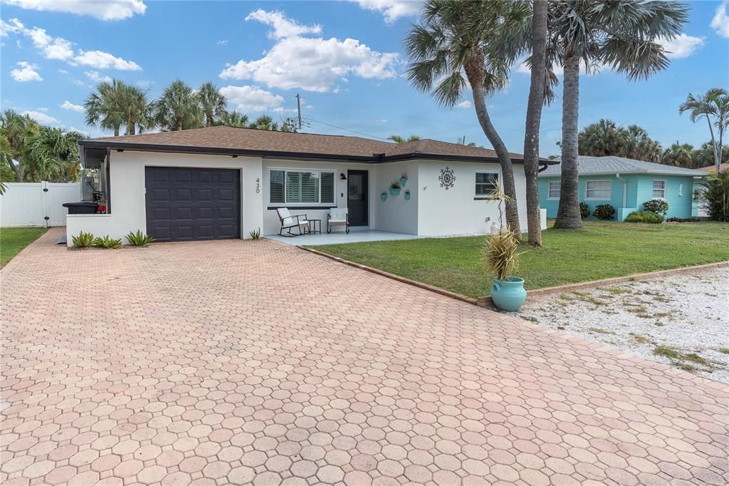 For Sale: $625,000 (2 beds, 2 baths, 1129 Square Feet)