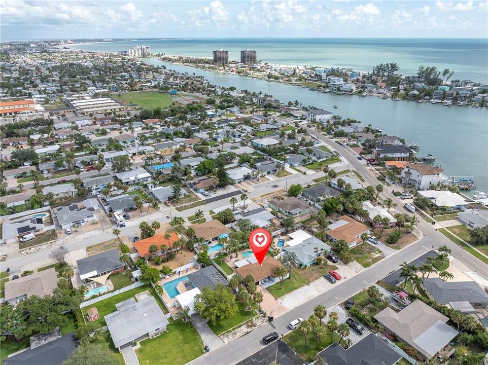 For Sale: $625,000 (2 beds, 2 baths, 1129 Square Feet)