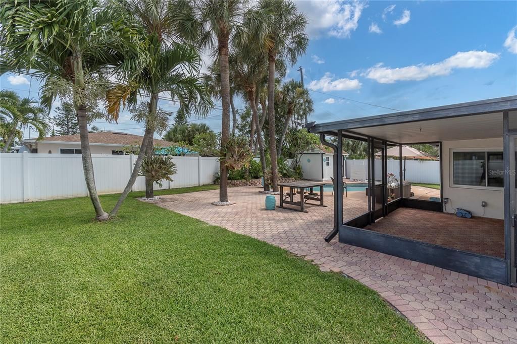 For Sale: $625,000 (2 beds, 2 baths, 1129 Square Feet)