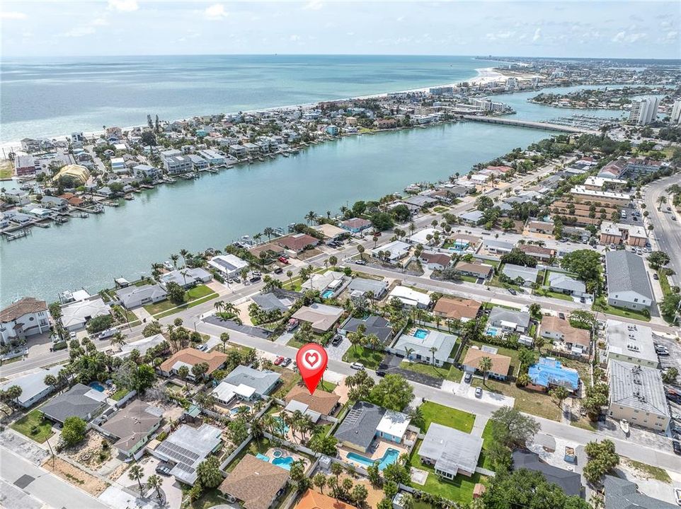 For Sale: $625,000 (2 beds, 2 baths, 1129 Square Feet)