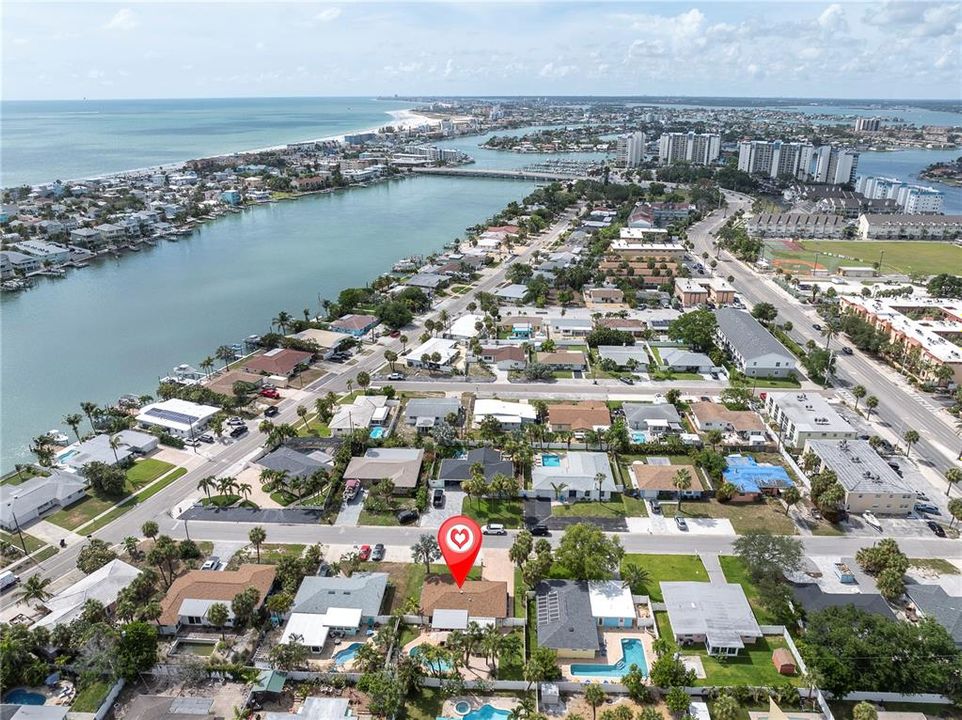 For Sale: $625,000 (2 beds, 2 baths, 1129 Square Feet)