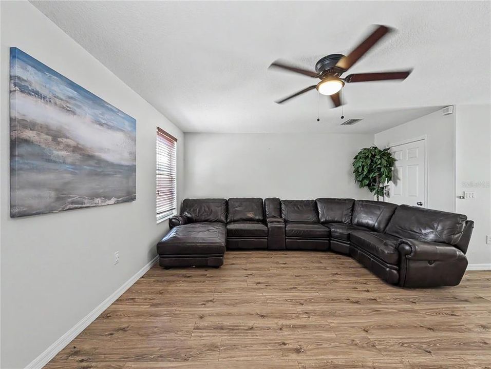 В аренду: $4,795 (3 спален, 2 ванн, 3048 Квадратных фут)