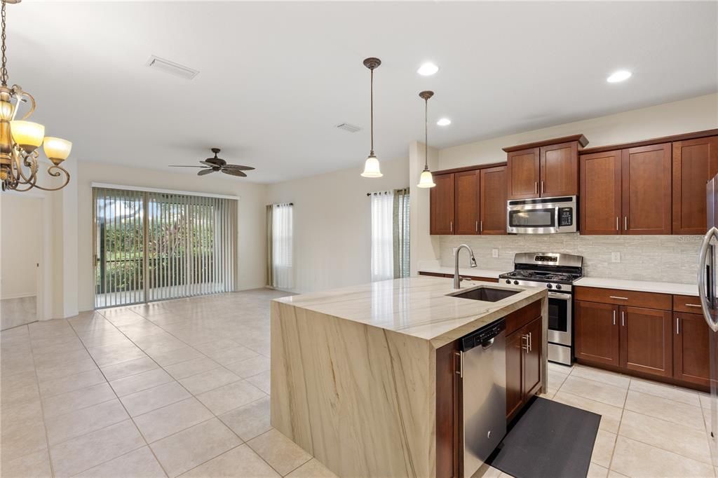 For Rent: $2,200 (2 beds, 2 baths, 1422 Square Feet)