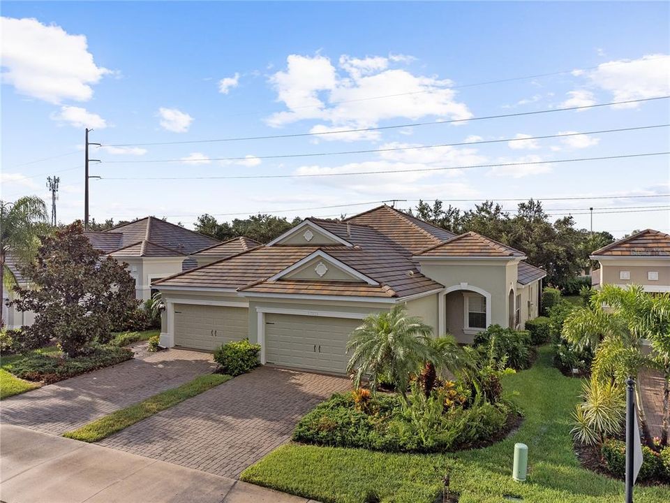 For Rent: $2,200 (2 beds, 2 baths, 1422 Square Feet)