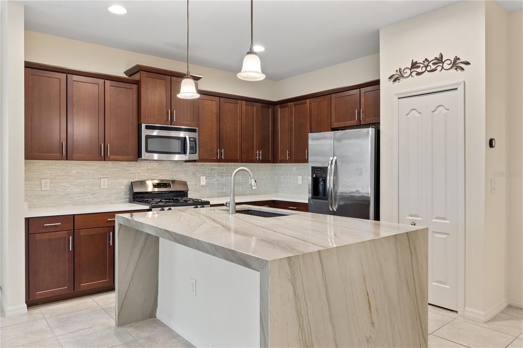 For Rent: $2,200 (2 beds, 2 baths, 1422 Square Feet)