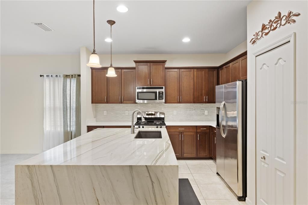 For Rent: $2,200 (2 beds, 2 baths, 1422 Square Feet)