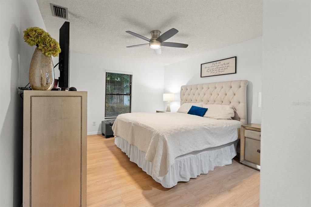 For Sale: $289,900 (3 beds, 2 baths, 1338 Square Feet)