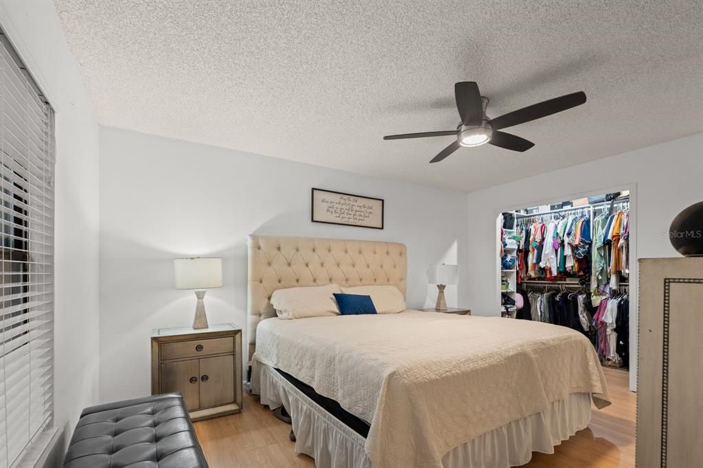 For Sale: $289,900 (3 beds, 2 baths, 1338 Square Feet)