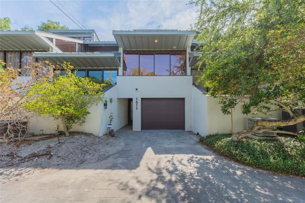 For Sale: $725,000 (4 beds, 3 baths, 1992 Square Feet)