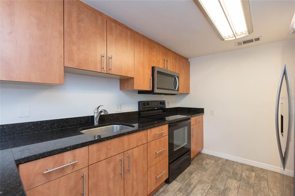 For Sale: $725,000 (4 beds, 3 baths, 1992 Square Feet)