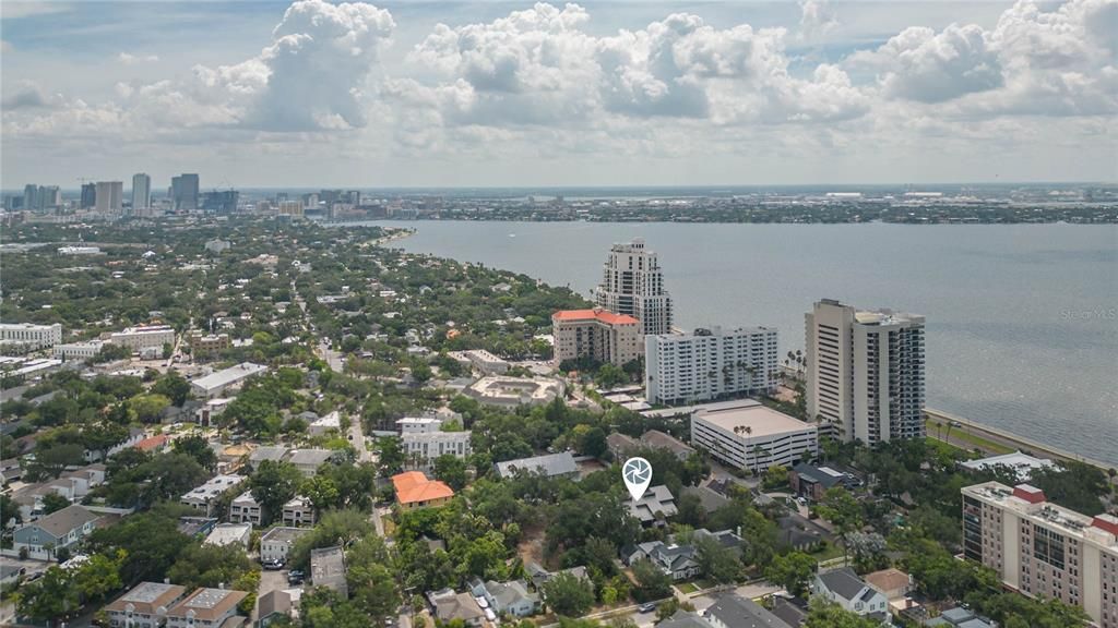 For Sale: $725,000 (4 beds, 3 baths, 1992 Square Feet)