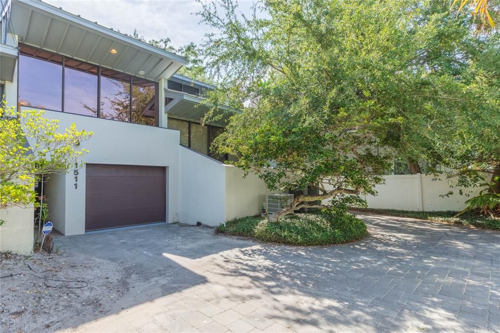 For Sale: $725,000 (4 beds, 3 baths, 1992 Square Feet)