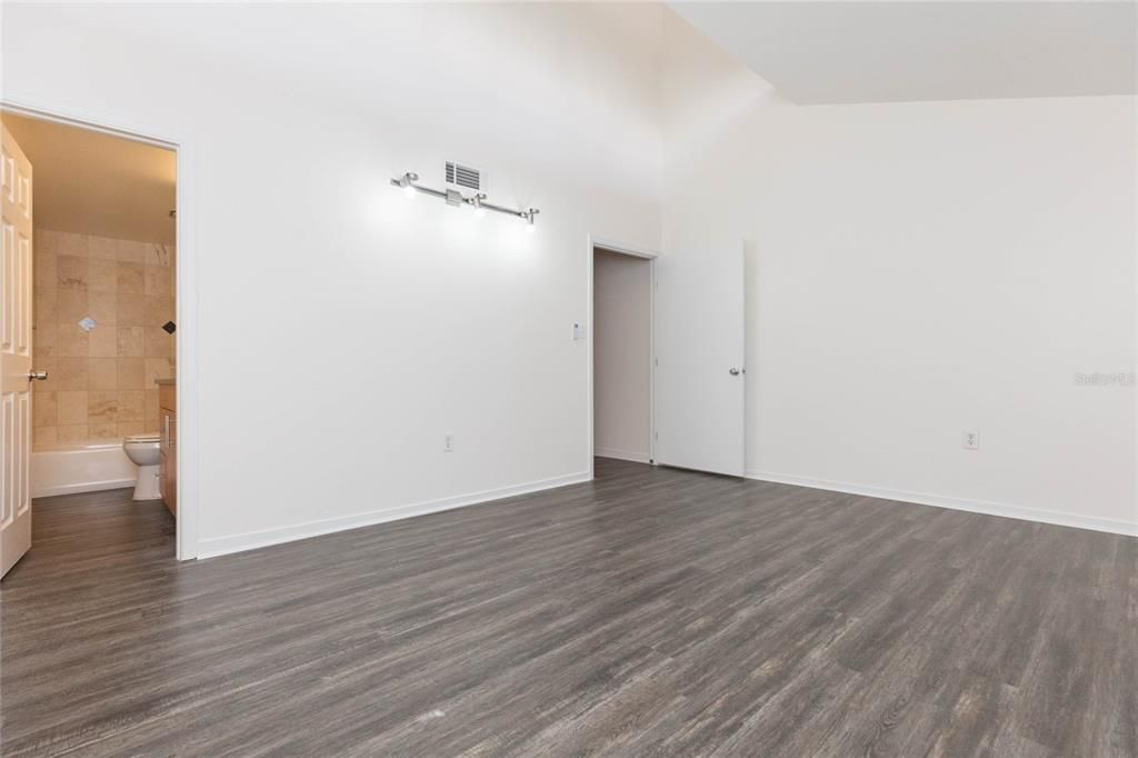 For Sale: $725,000 (4 beds, 3 baths, 1992 Square Feet)
