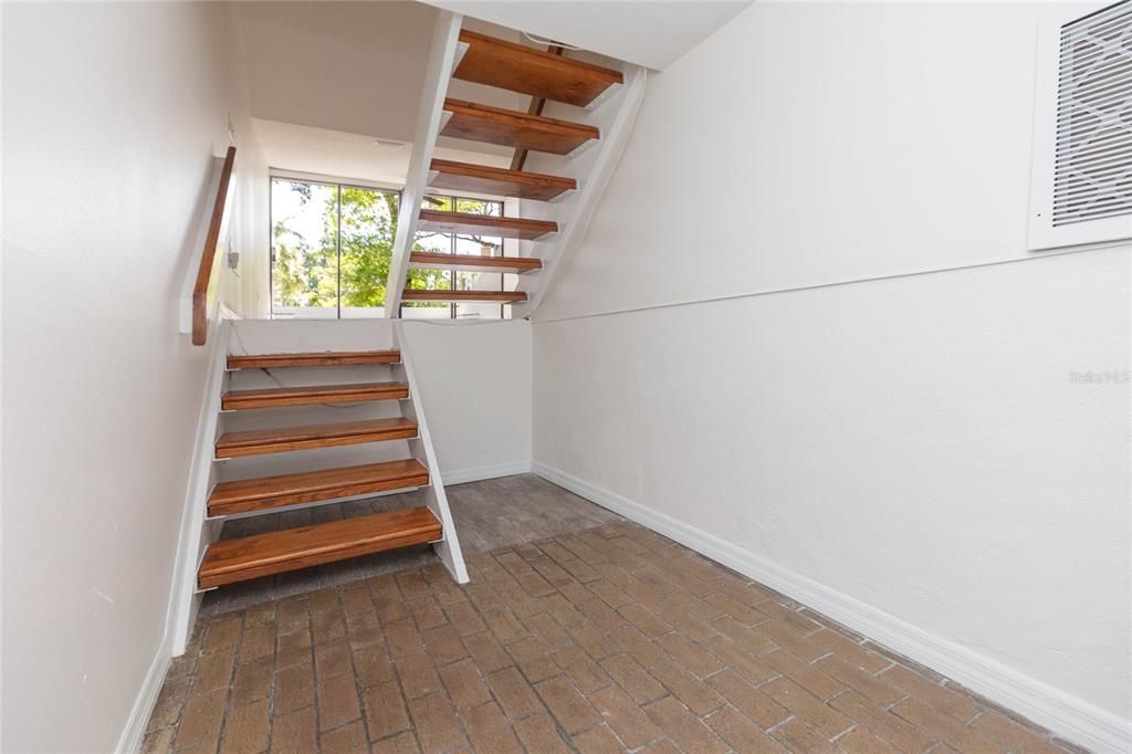 For Sale: $725,000 (4 beds, 3 baths, 1992 Square Feet)