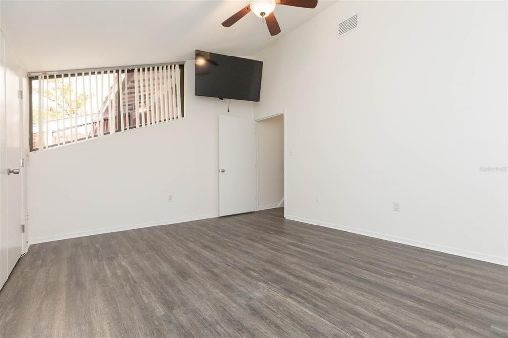 For Sale: $725,000 (4 beds, 3 baths, 1992 Square Feet)