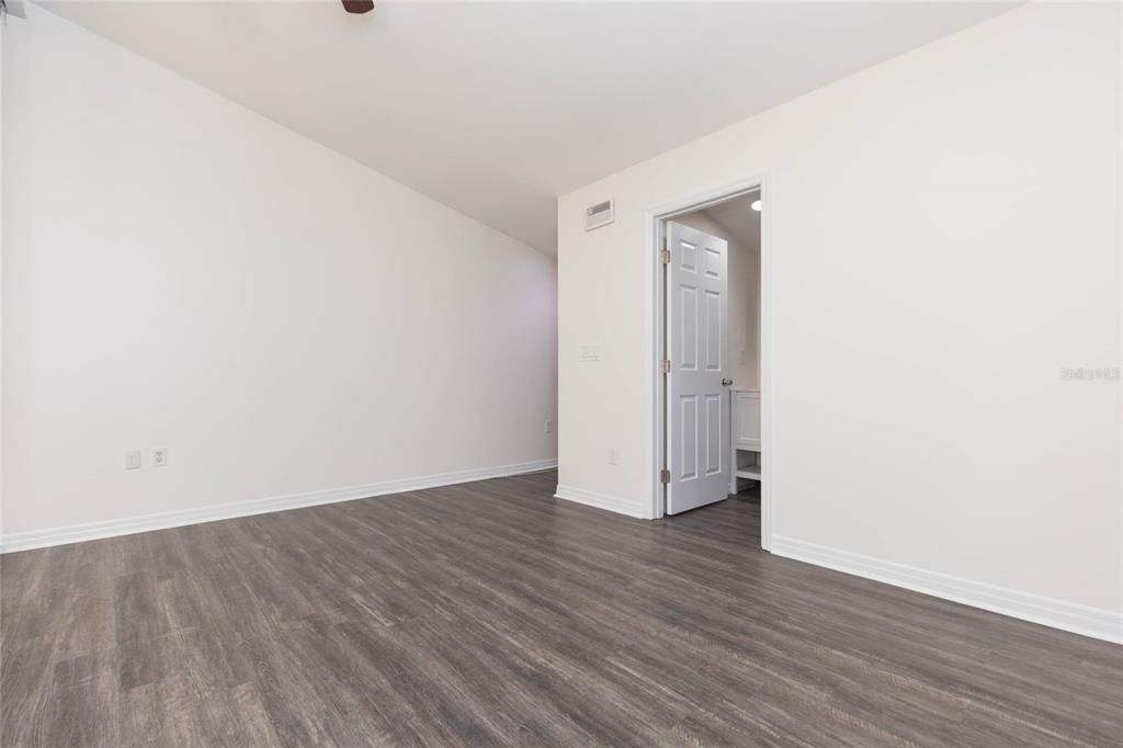 For Sale: $725,000 (4 beds, 3 baths, 1992 Square Feet)
