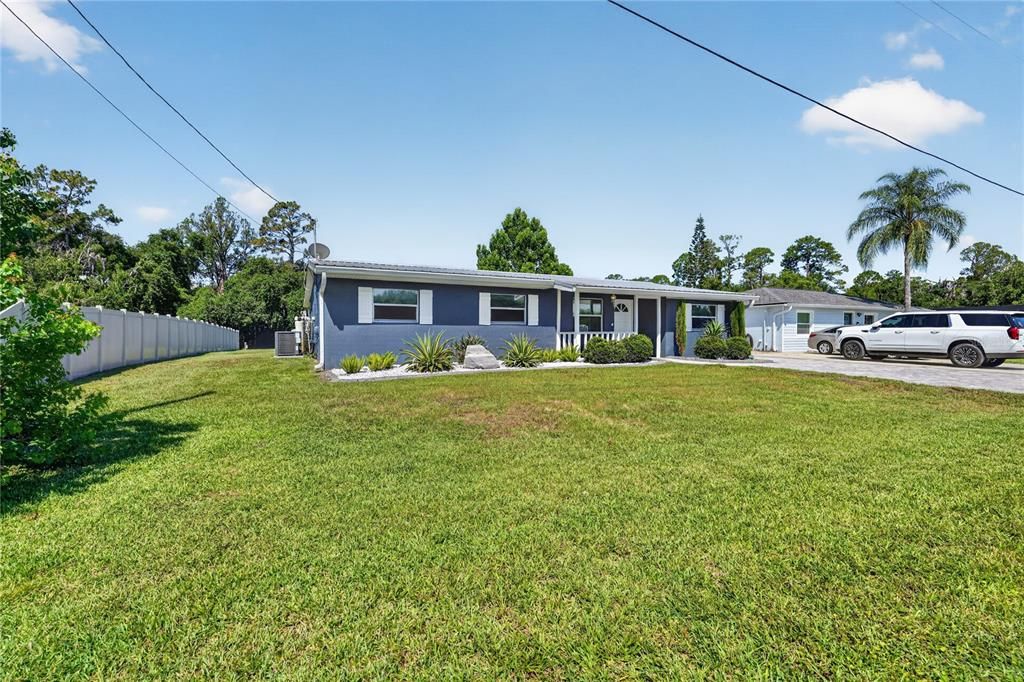For Sale: $580,000 (5 beds, 2 baths, 1901 Square Feet)