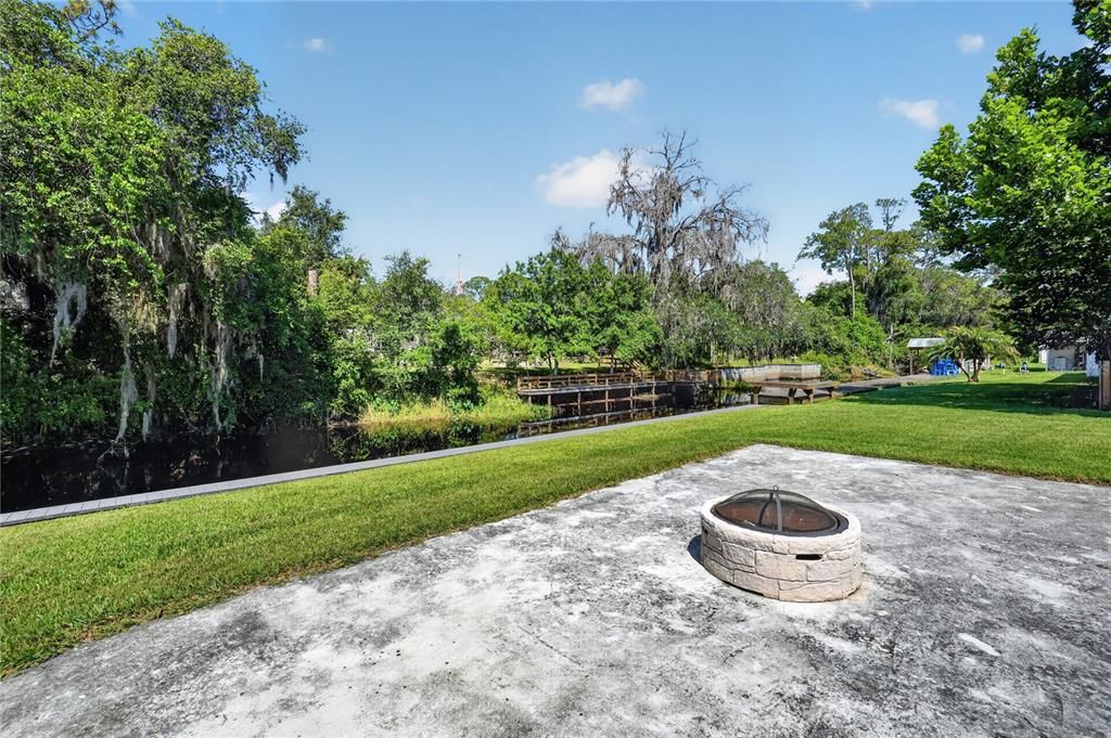 For Sale: $580,000 (5 beds, 2 baths, 1901 Square Feet)