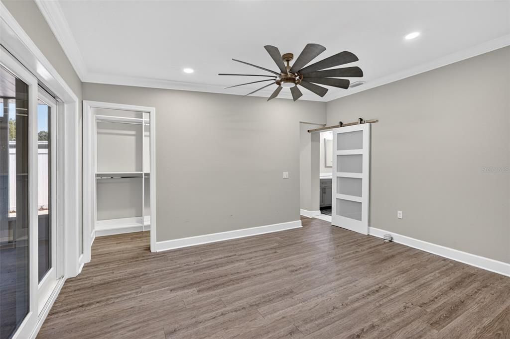 For Sale: $580,000 (5 beds, 2 baths, 1901 Square Feet)