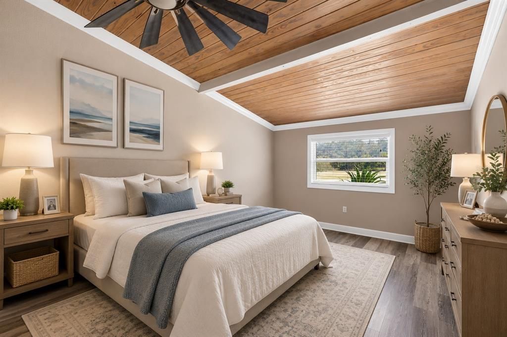 For Sale: $580,000 (5 beds, 2 baths, 1901 Square Feet)