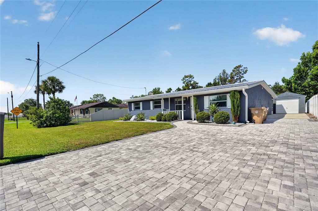 For Sale: $580,000 (5 beds, 2 baths, 1901 Square Feet)
