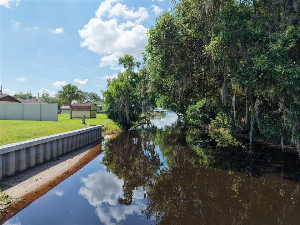 For Sale: $580,000 (5 beds, 2 baths, 1901 Square Feet)