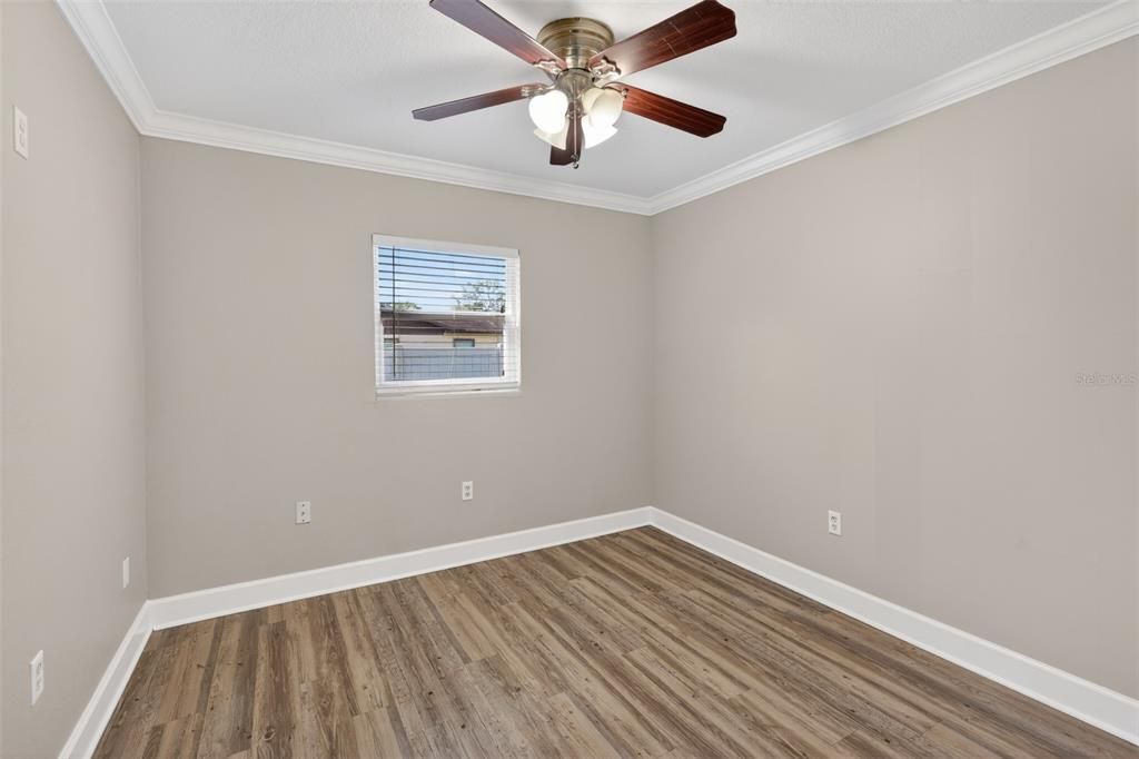 For Sale: $580,000 (5 beds, 2 baths, 1901 Square Feet)