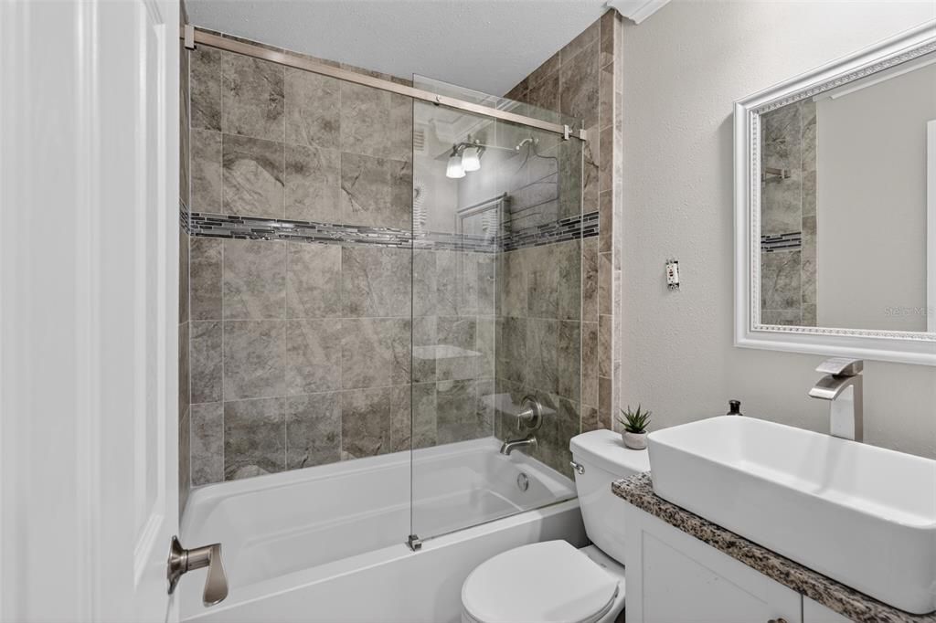 For Sale: $580,000 (5 beds, 2 baths, 1901 Square Feet)