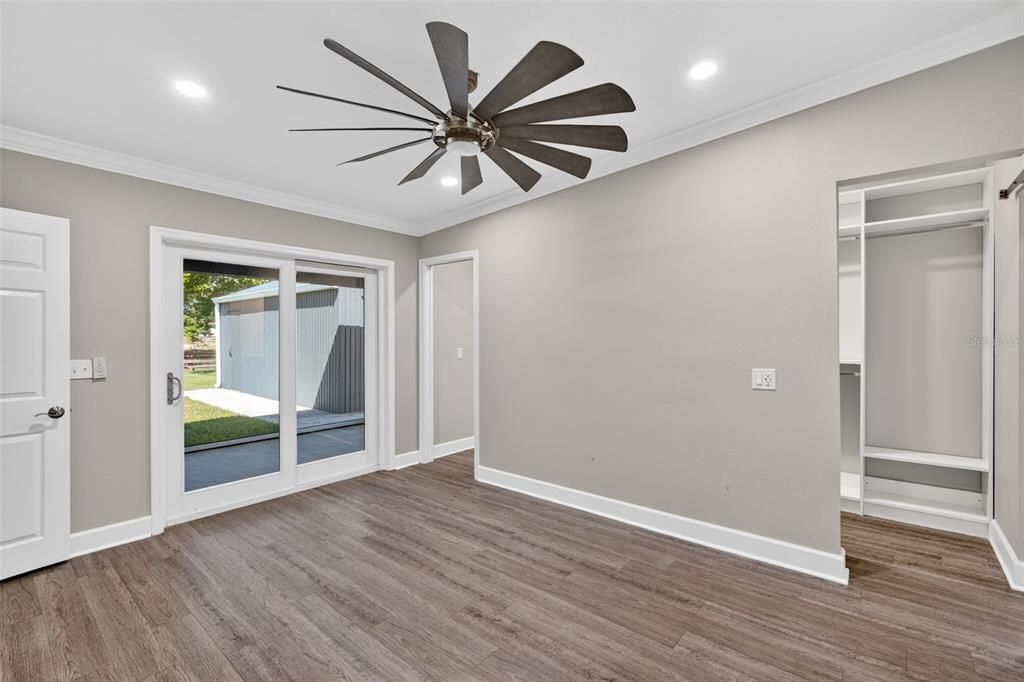 For Sale: $580,000 (5 beds, 2 baths, 1901 Square Feet)