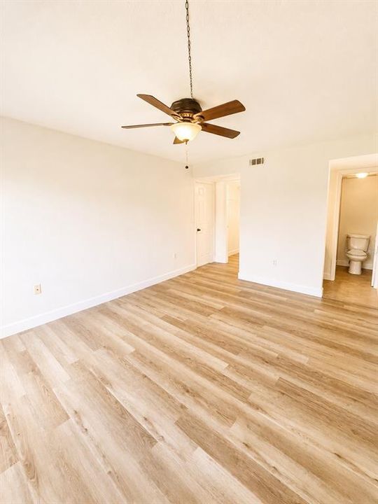 For Sale: $149,900 (2 beds, 2 baths, 1246 Square Feet)