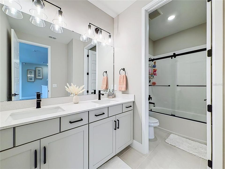 En Venta: $789,000 (5 camas, 4 baños, 3532 Pies cuadrados)