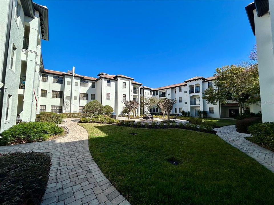 For Sale: $165,000 (1 beds, 1 baths, 772 Square Feet)