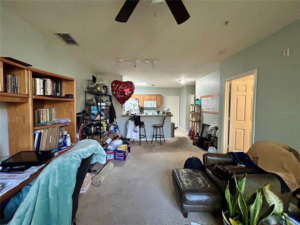 For Sale: $165,000 (1 beds, 1 baths, 772 Square Feet)