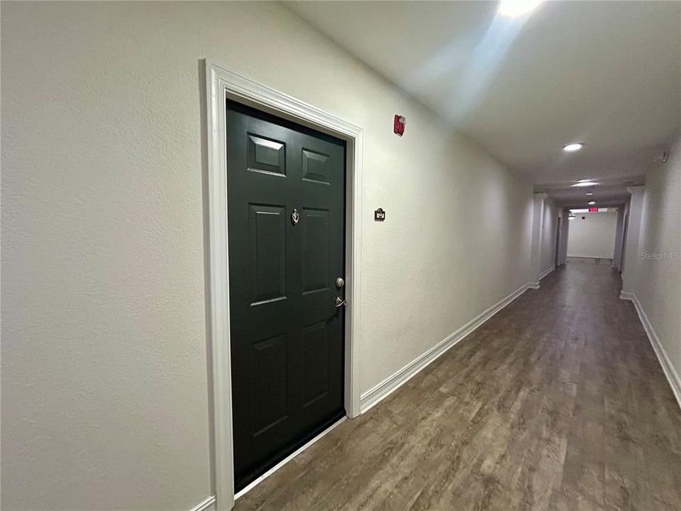 For Sale: $165,000 (1 beds, 1 baths, 772 Square Feet)