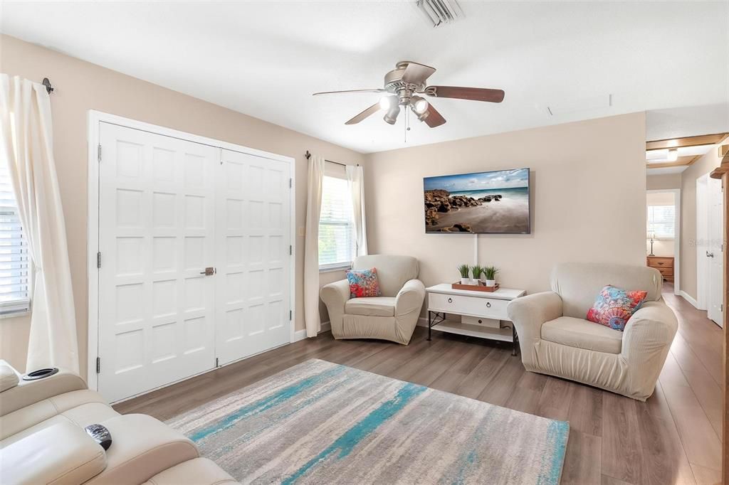 For Sale: $225,000 (4 beds, 1 baths, 1462 Square Feet)