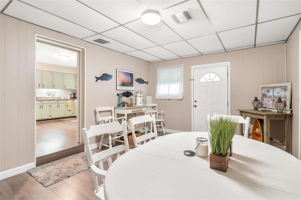 For Sale: $225,000 (4 beds, 1 baths, 1462 Square Feet)