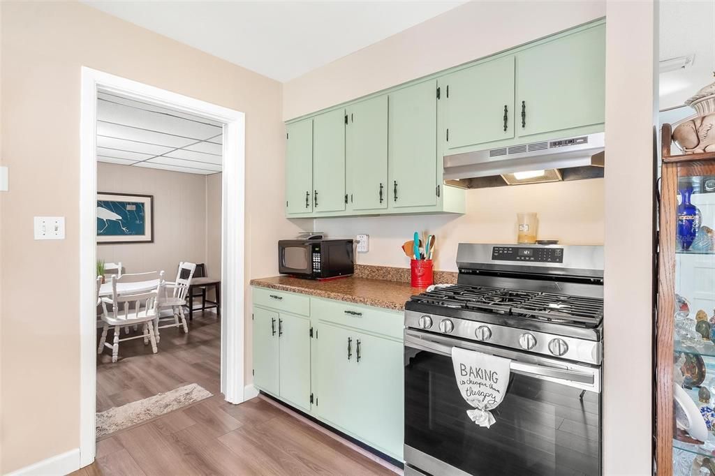 For Sale: $225,000 (4 beds, 1 baths, 1462 Square Feet)
