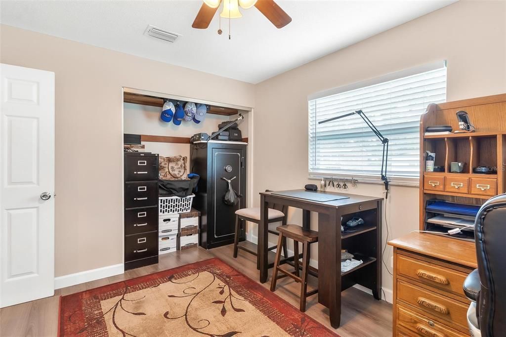 For Sale: $225,000 (4 beds, 1 baths, 1462 Square Feet)