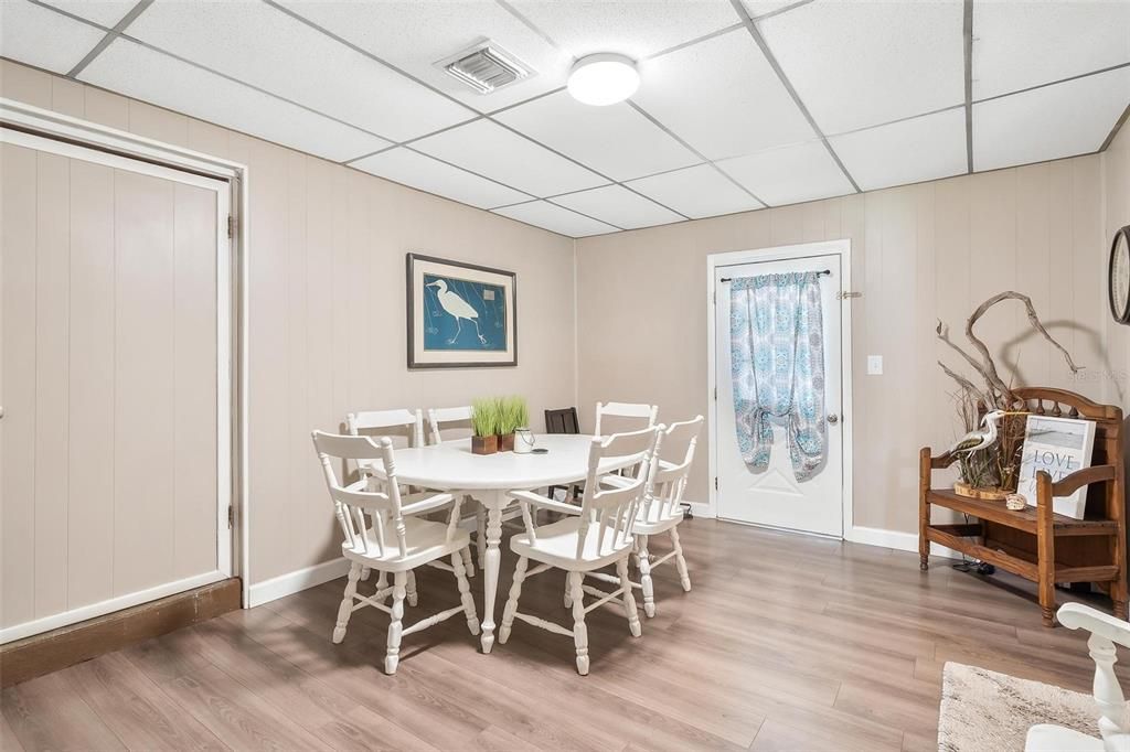 For Sale: $225,000 (4 beds, 1 baths, 1462 Square Feet)