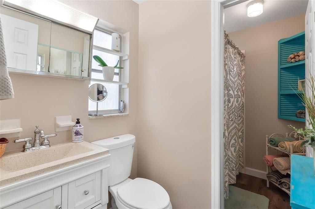 For Sale: $225,000 (4 beds, 1 baths, 1462 Square Feet)