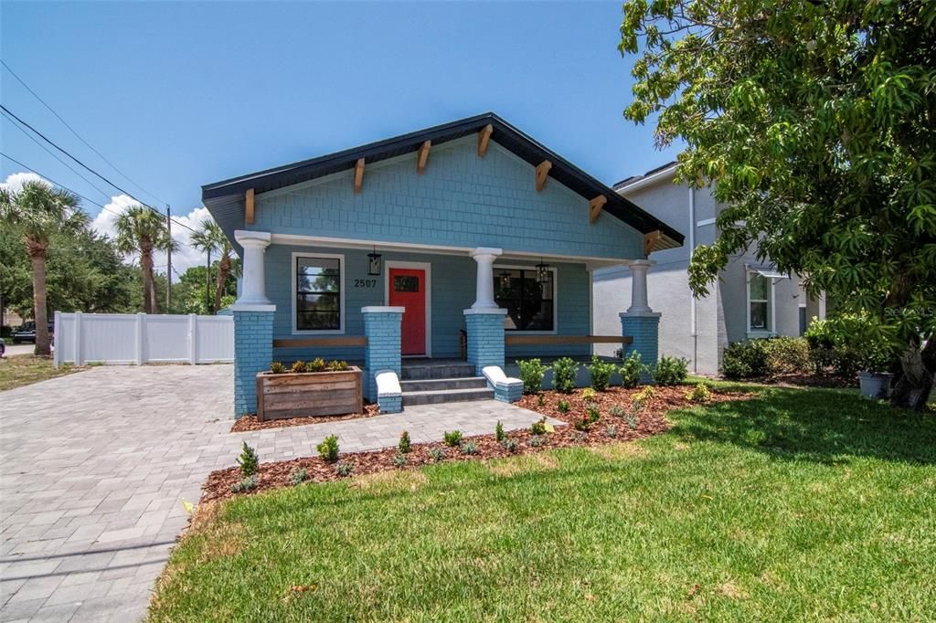 For Sale: $579,000 (2 beds, 1 baths, 1252 Square Feet)
