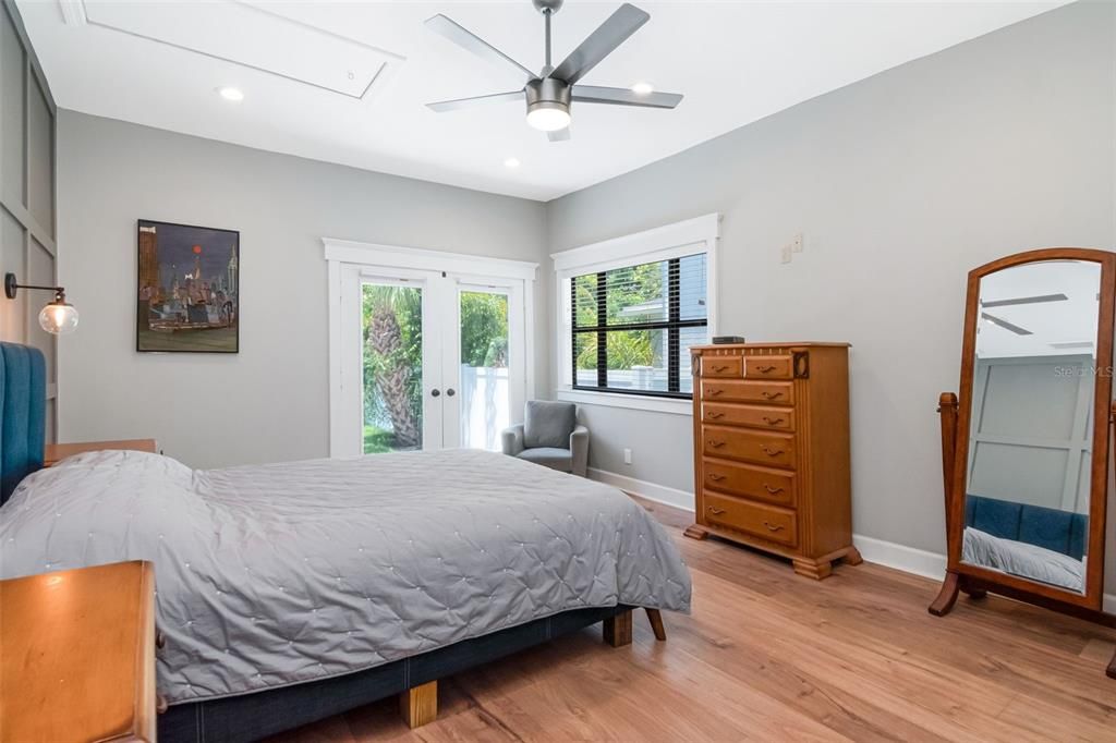 For Sale: $579,000 (2 beds, 1 baths, 1252 Square Feet)