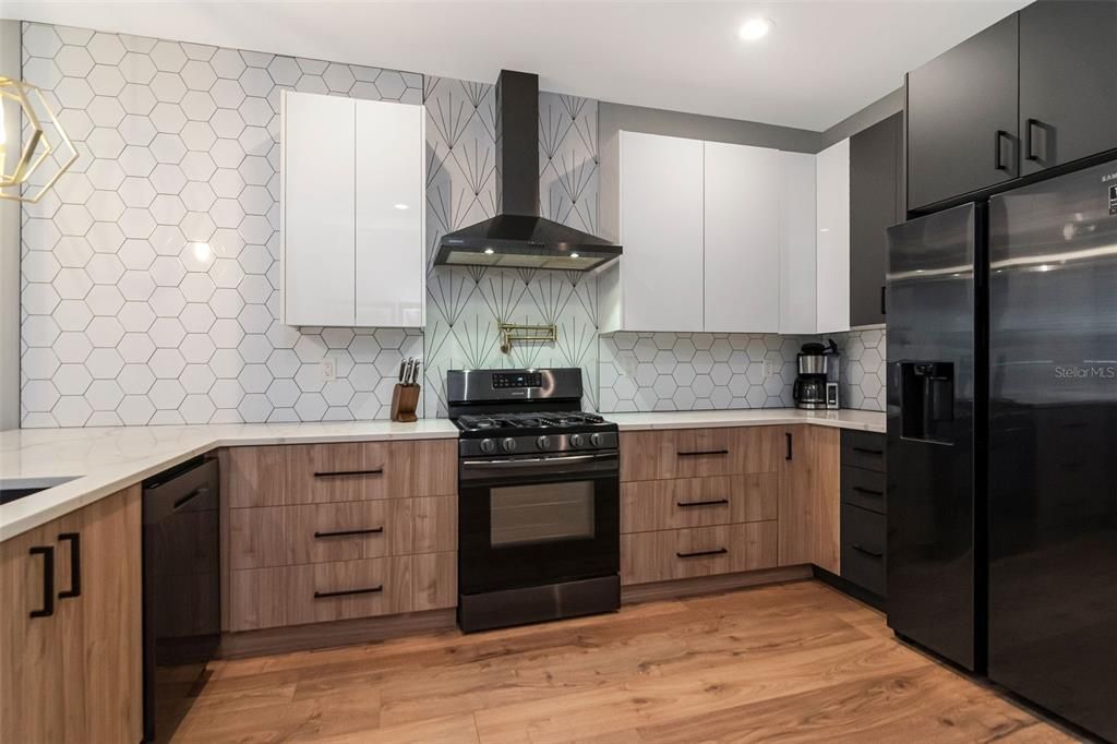 For Sale: $579,000 (2 beds, 1 baths, 1252 Square Feet)