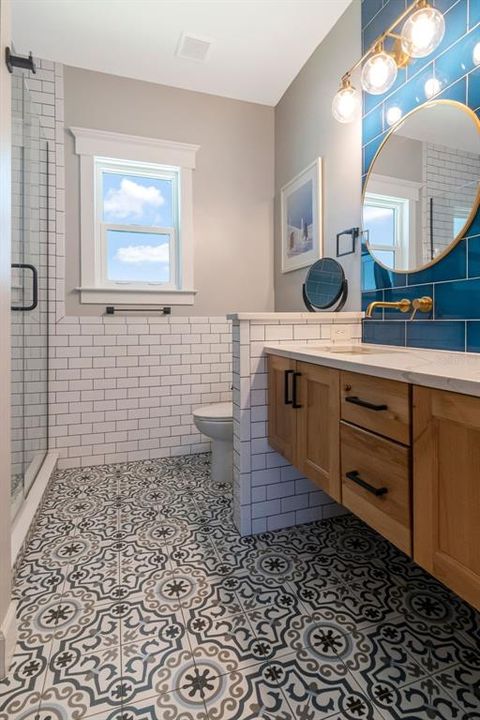 For Sale: $579,000 (2 beds, 1 baths, 1252 Square Feet)