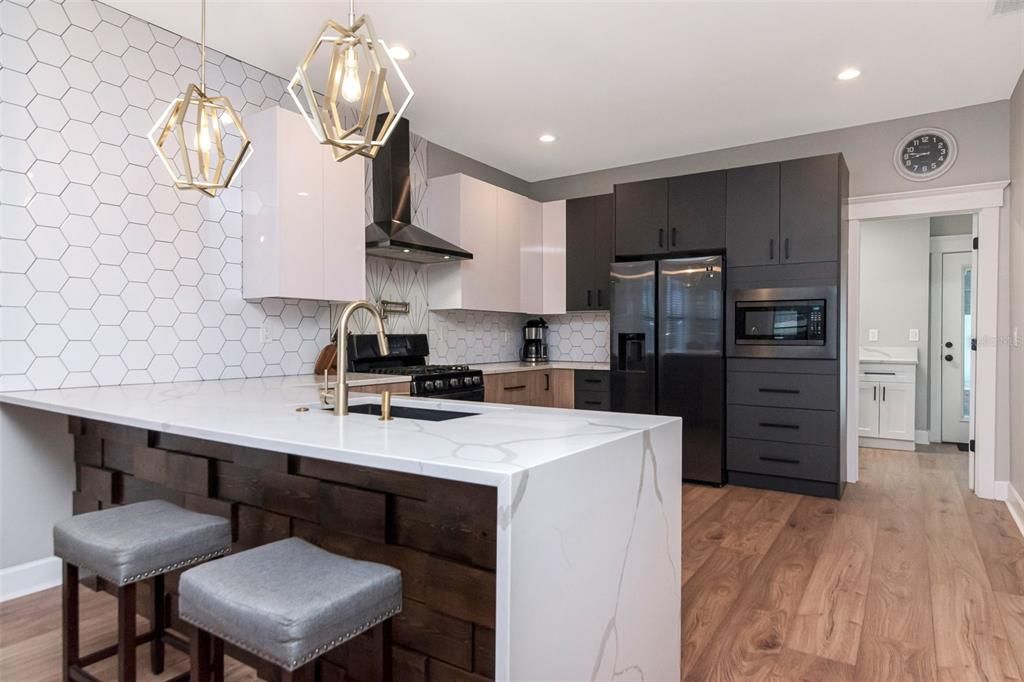 For Sale: $579,000 (2 beds, 1 baths, 1252 Square Feet)